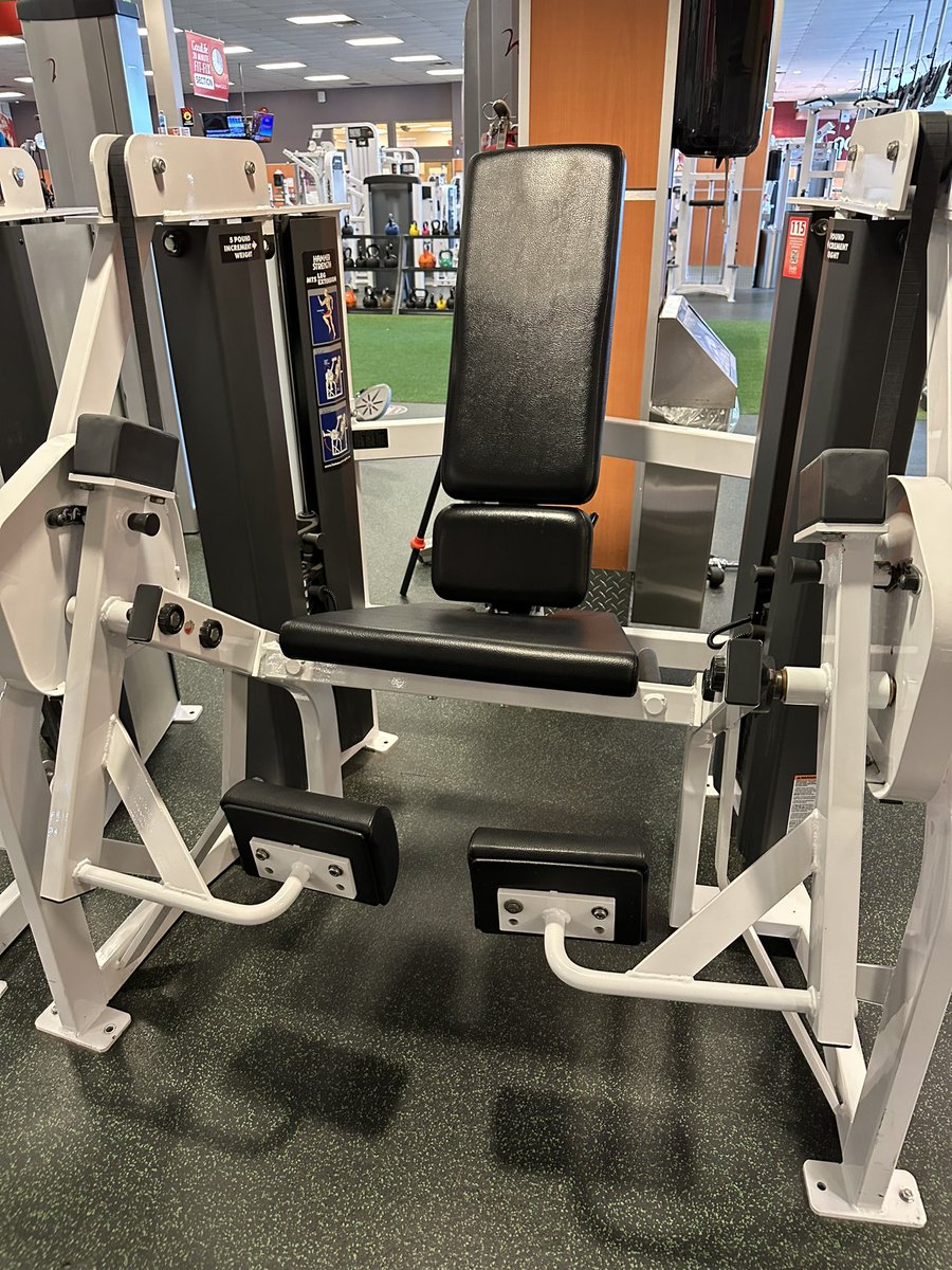 BanSplitSquats's tweet photo. Girls may turn everything into a glute machine but I just saw a guy do shrugs on the seated leg extension 🤔 🤣 https://t.co/sIXVGdVxhK