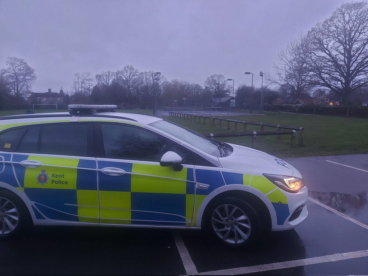 KentSpecials's tweet photo. 4 Special Constables supporting @KentPoliceAsh this evening. Following an increase in ASB within our rural wards, patrols completed in #Bethersden, #Hothfield, #Tenterden #Charing alongside supporting our regular colleagues with crime and investigation enquires. #OneTeam DH https://t.co/MyGMJ3yF8H