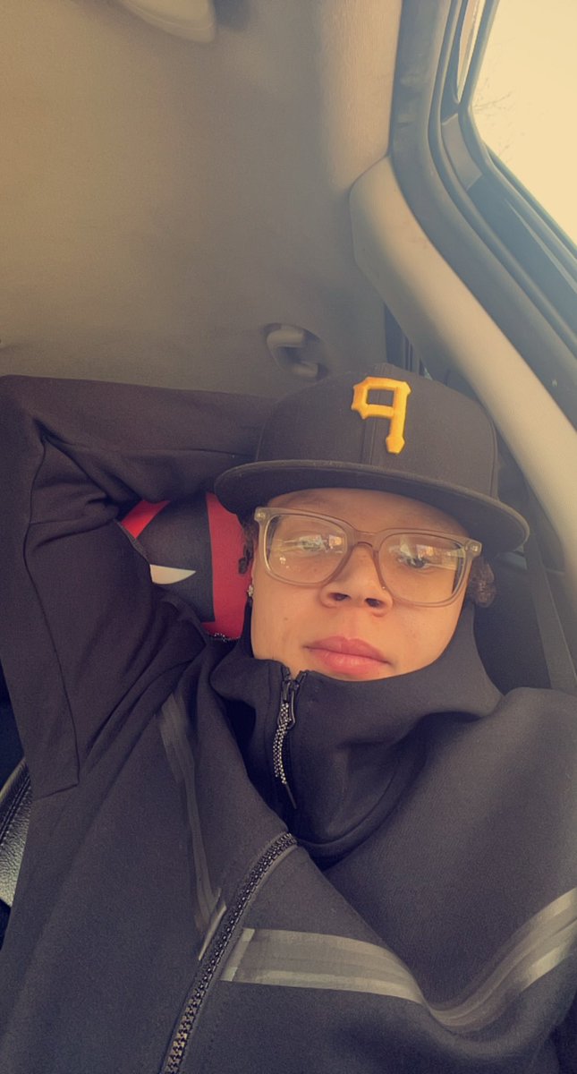 redd__takeover's tweet photo. @seleena6166 Chicago 😎 https://t.co/UKRhp9n3AH
