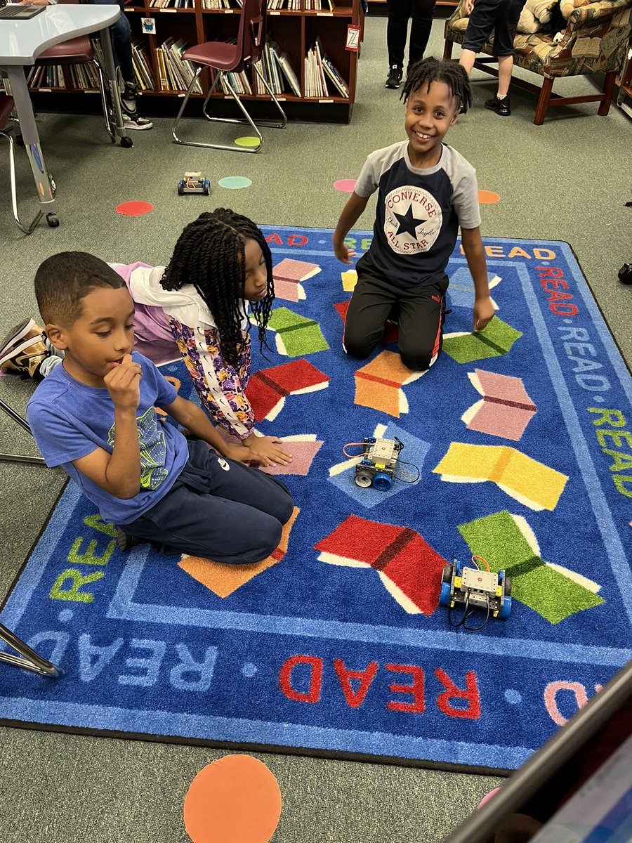 DowdyOHES_MC's tweet photo. Best Day ever in the land of @VEXRobotics! Our @ASAP_OHES had a blast building and driving their Robots! @Jchilds05 is FANTASTIC!
@OHES_Covington
@DeenajSams @SamoraHoward https://t.co/hZ4mNFlZJo