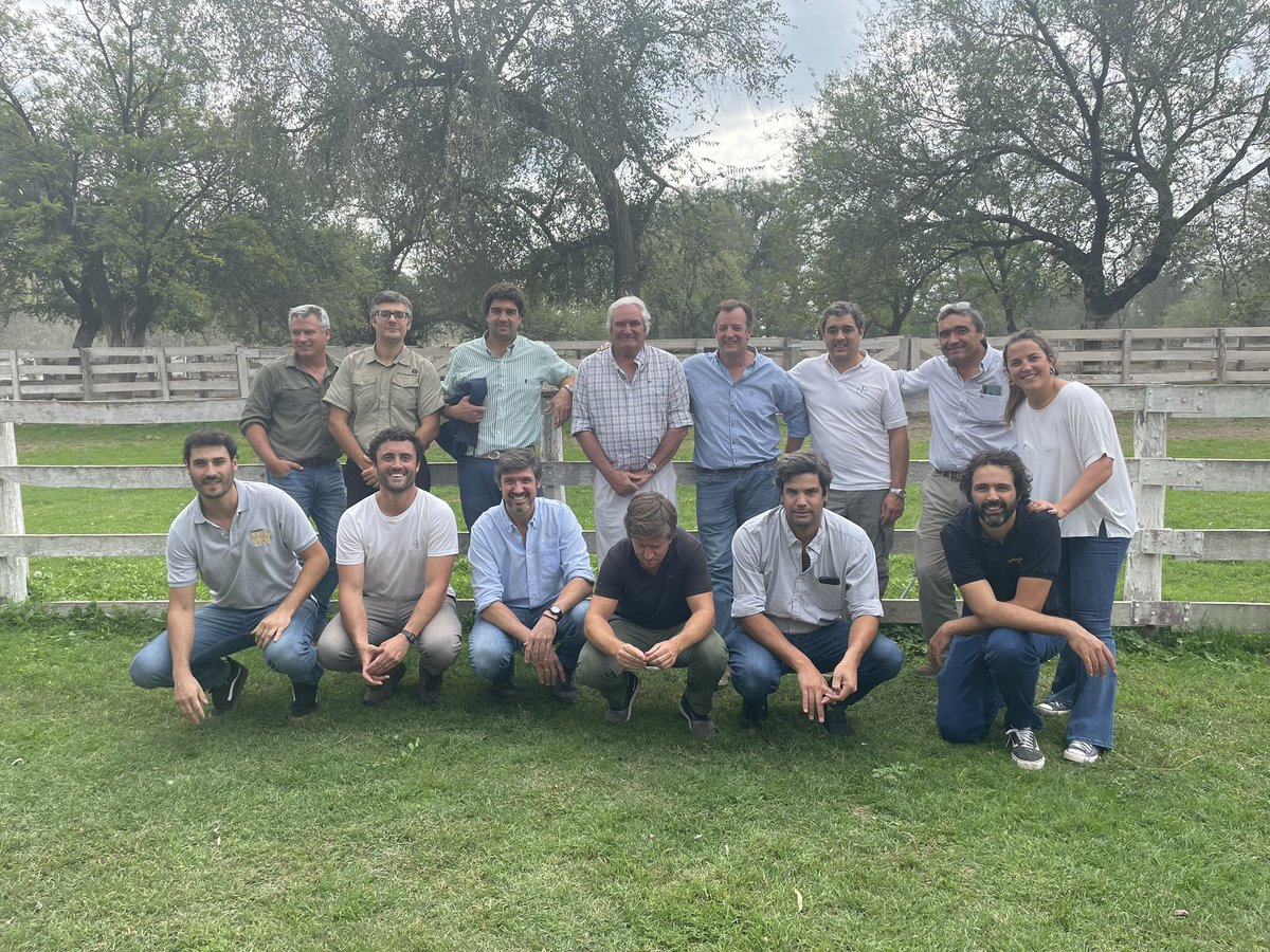 Hoy nos juntamos unos cuantos de @Bayer4CropsAR junto con nuestro centro innoba Urruti de Coronel Suarez para presentar la propuesta de valor 🙌🏽🌟
Se viene la campaña 🌽