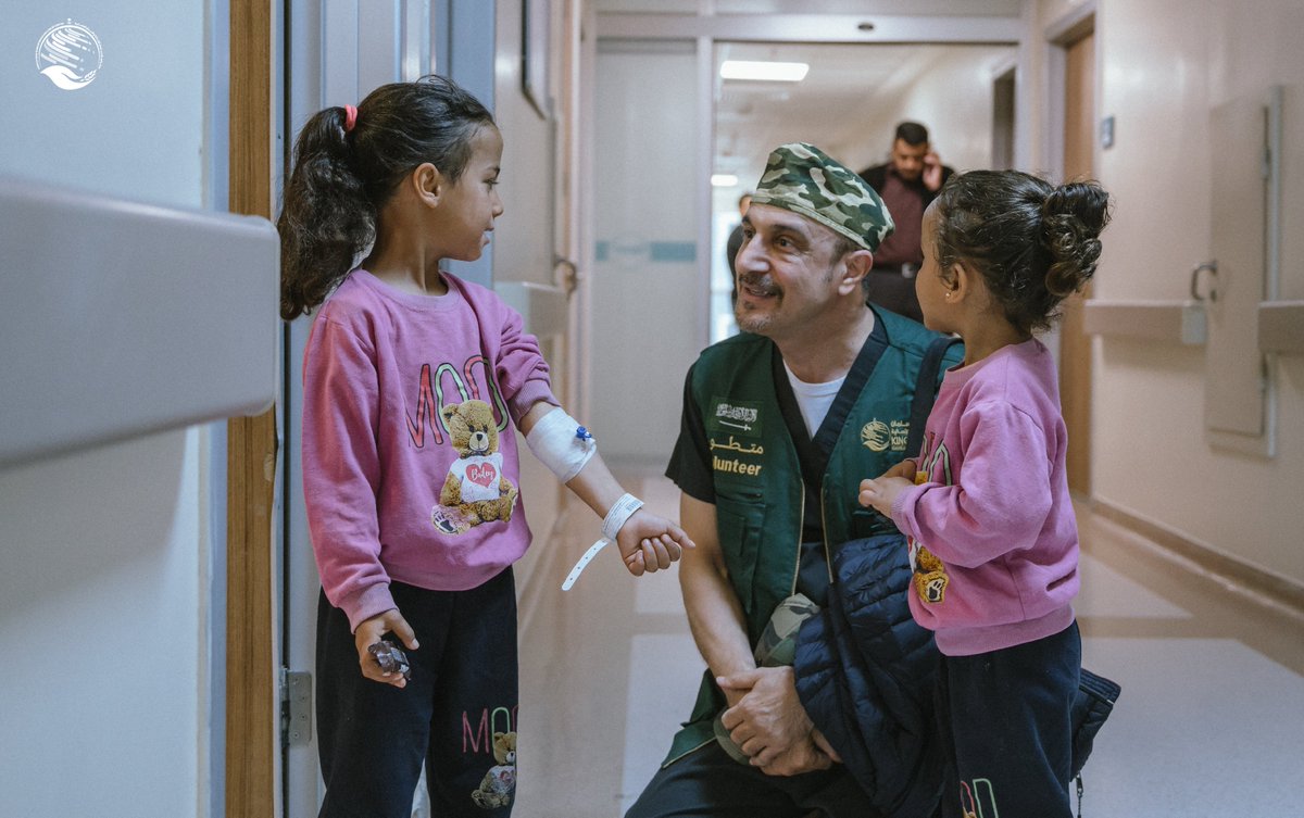 #مركز_الملك_سلمان_للإغاثة يُدشن بالريحانية مشروع حياة التطوعي السعودي الثاني لمساعدة متضرري الزلزال في سوريا وتركيا  
ساهم معنا في التبرع لمتضرري زلزال #سوريا و #تركيا 

sahem.ksrelief.org/Pages/ProgramD…

#عطاؤكم_يخفف_عنهم