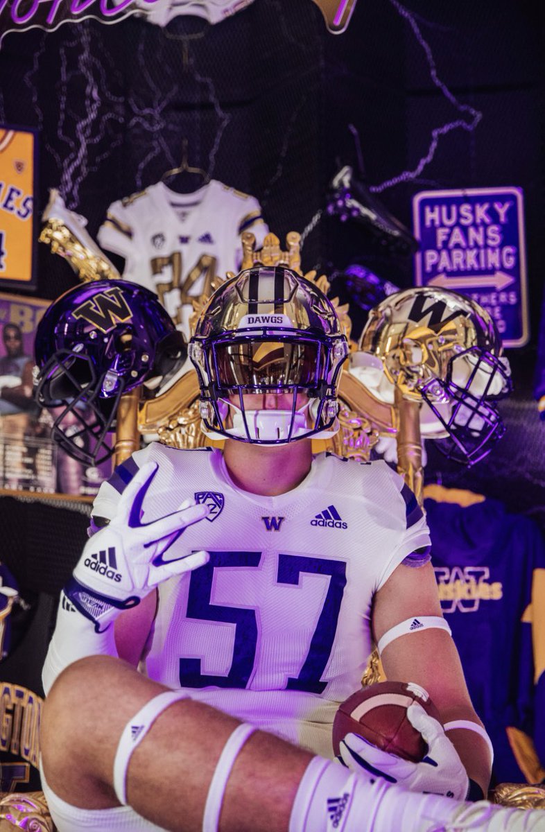 carter_lavrusky's tweet photo. Had a great weekend at Washington. Thank you for the hospitality! @UW_Football @ChrisKeirouz @scotthuffUW @litten_andy @WClay99 @HorizonFootball @RonTBAOL @PVUSDATHLETICS #bowdown https://t.co/Bqp5sKomUO