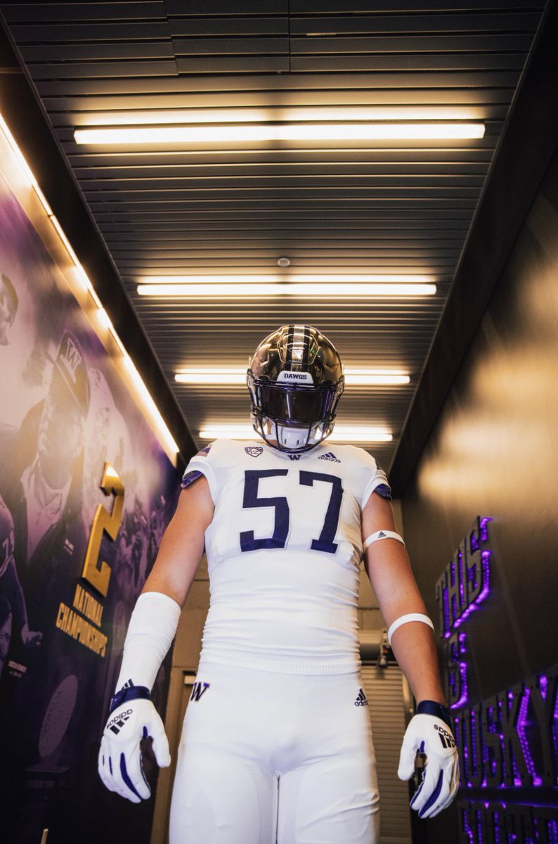 Had a great weekend at Washington. Thank you for the hospitality! <a href="/UW_Football/">Washington Football</a> <a href="/ChrisKeirouz/">Chris Keirouz</a> @scotthuffUW <a href="/litten_andy/">Andy Litten</a> <a href="/WClay99/">Walker_Clay99</a> <a href="/HorizonFootball/">Horizon HS Football</a> <a href="/RonTBAOL/">Ron Sowers</a> <a href="/PVUSDATHLETICS/">PVUSD Athletics</a> #bowdown