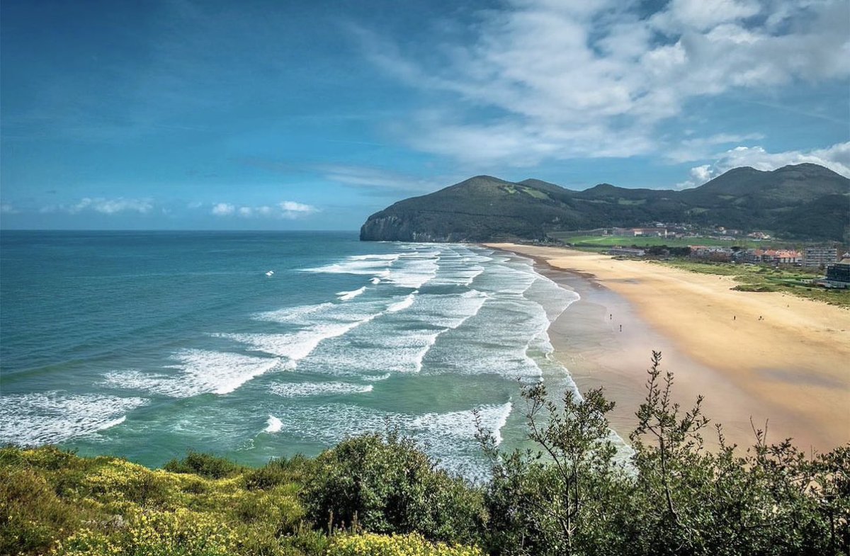 Postureo_CANT's tweet photo. 🌊 MAR Y MONTAÑA 🏔

Así es Cantabria y nos encanta 💚

📍Playa de Berria (Santoña)

📷 IG runabari https://t.co/FMMrgzGAXM