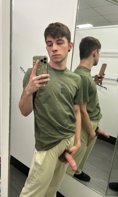 Trying on clothes today...what do you think of this outfit? 😉 https://t.co/w90ALf4c1t
