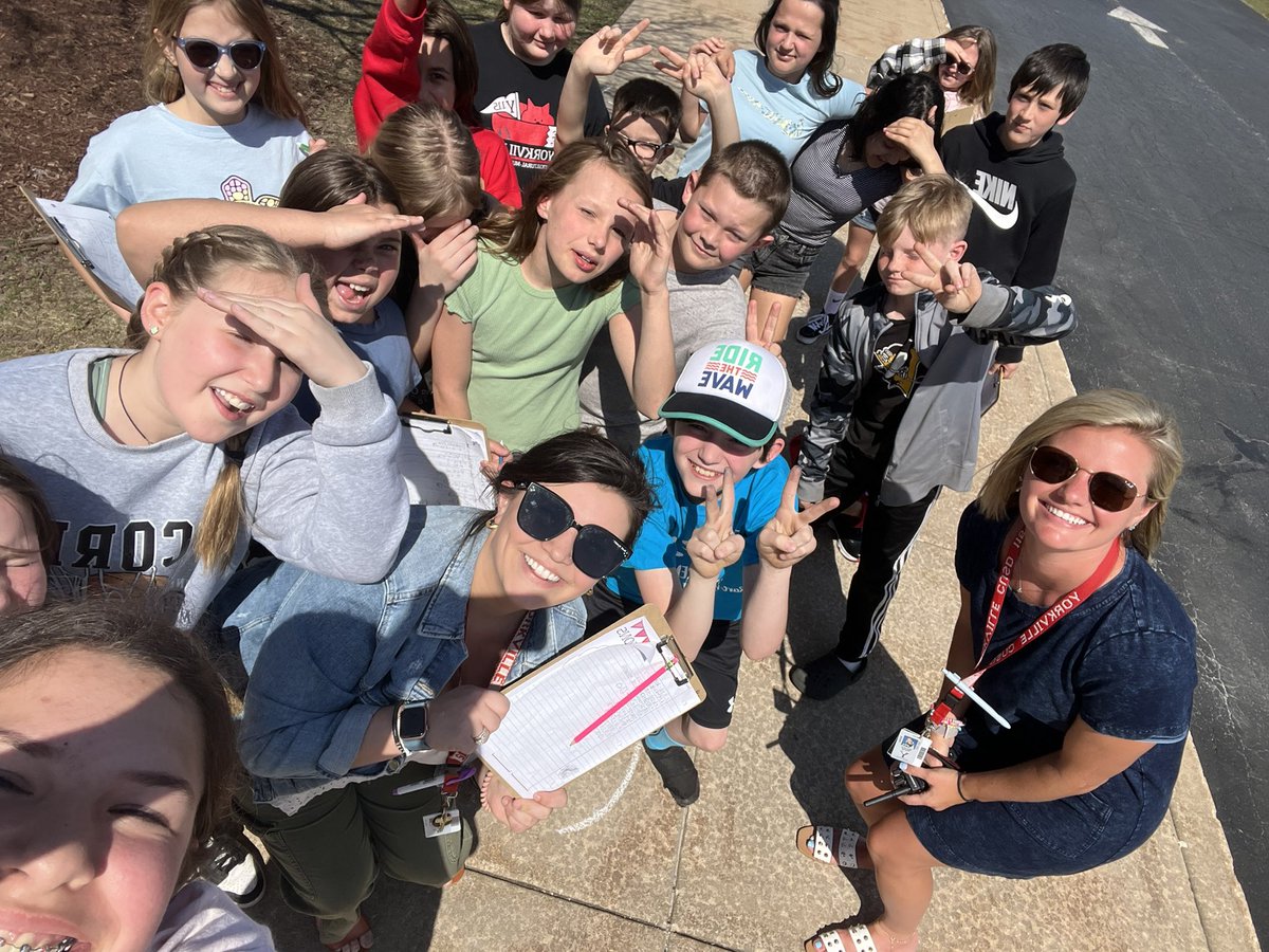MrsPaulsonY115's tweet photo. Enjoyed practicing Order of Operations outside in this beautiful weather! 😎😍☀️ @brooke_holm @115yis https://t.co/fOtJXbLJAW