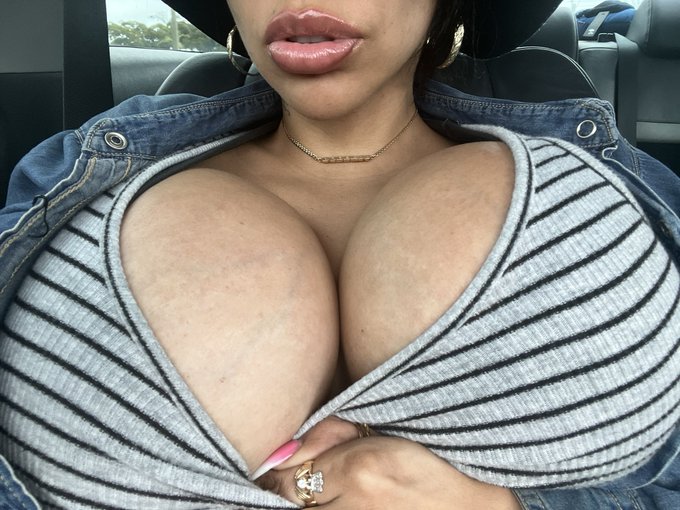 Dont u just love titty tuesday !!! https://t.co/NaqeKdrOp4 https://t.co/kan90TmRWD<a href="/tag/anakaliyah"class="tags"><span>#anakaliyah</span></a>