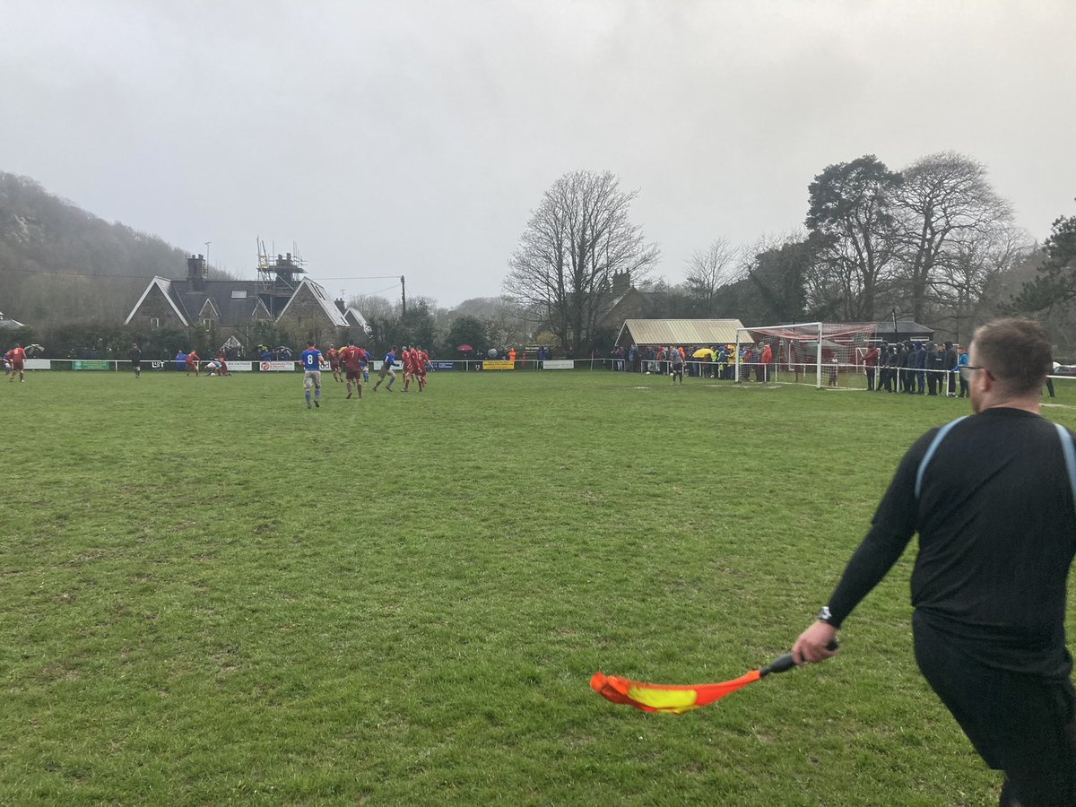 Rough night to watch footy but a big result for @Bangor1876 ⚽️☔️