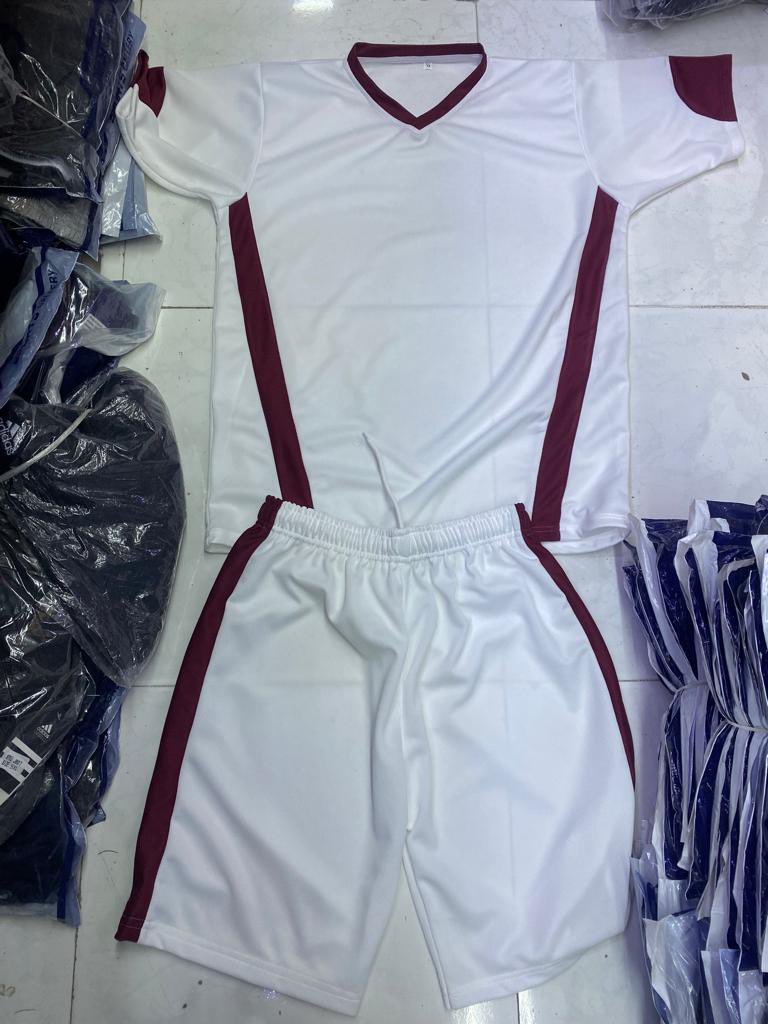 يخوض فريق الوحدة الرياضي الثقافي يوم الجمعة ان شاء الله تعالى مباراة الدور نصف النهائي بروح الفريق الواحد وباللباس الجديد والذي جهز في وقت قياسي انه الوحدة 
فشكرا لرجال الوحدة الأوفياء شكرا لك انت 
((تدل دربها))