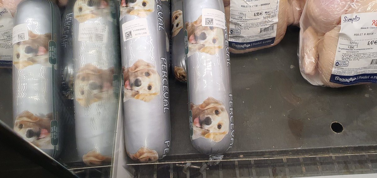 sniforges's tweet photo. Ça c'est dans un carrefour proxy a Luxembourg.... c'est la viande de chien ou pour chien? Et pq c'est a cote du poullet? @CarrefourFrance @CarrefourES https://t.co/2NJny1qCwx