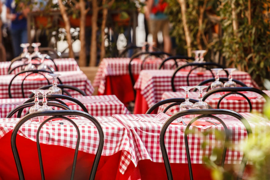 CocinayVino's tweet photo. No son solamente para decorar, los manteles sobre la mesa cumplen una importante función. https://t.co/9nUOdhEsmp https://t.co/uYsTVinBL5