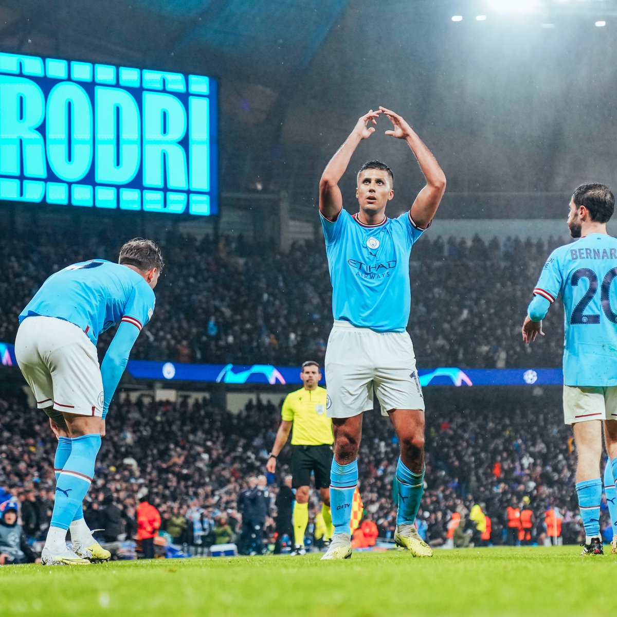 ManCity's tweet photo. Masterpiece! 🙌

🔵 1-0 🔴 #ManCity https://t.co/WsdGRUpD51