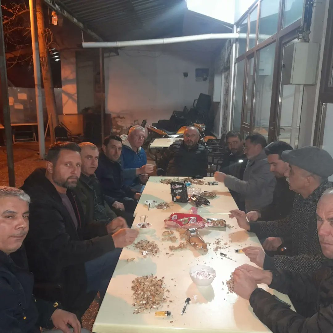 Bu akşam teravih namazımızı Elbeylide kıldık, Rabbim kabul etsin. İlçe yönetcimiz Lütfü Çelik ve Elbeyli halkımızın sıcak samimi sohbeti için teşekkür ederim.
#DoğrusuAkParti 
Doğru ZamanDoğru Adam