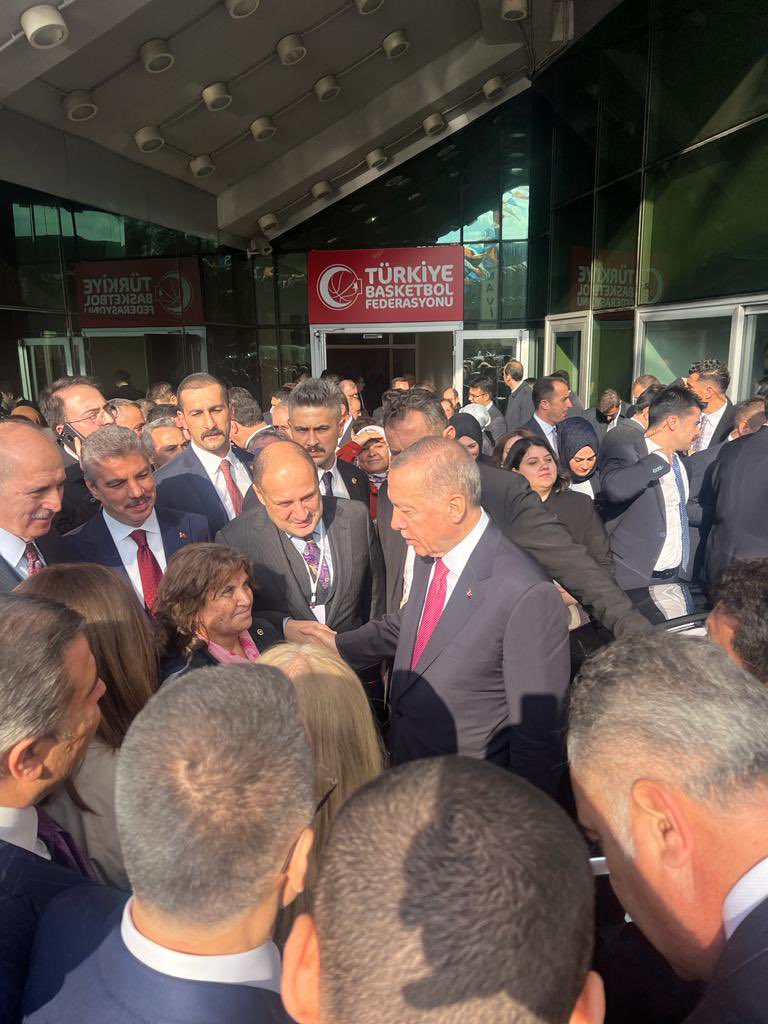 Akparti MKYK üyesi Akparti Genel başkan danışmanı Şanlıurfa Milletvekilimiz Sn.Kasım Gülpınar, AK Parti aday tanıtım toplantısında Cumhurbaşkanımız, Genel Başkanımız Sn. Recep Tayyip Erdoğan ile bir araya geldi.Rabim yüzlerini herdaim güldürsün.
<a href="/RTErdogan/">Recep Tayyip Erdoğan</a>