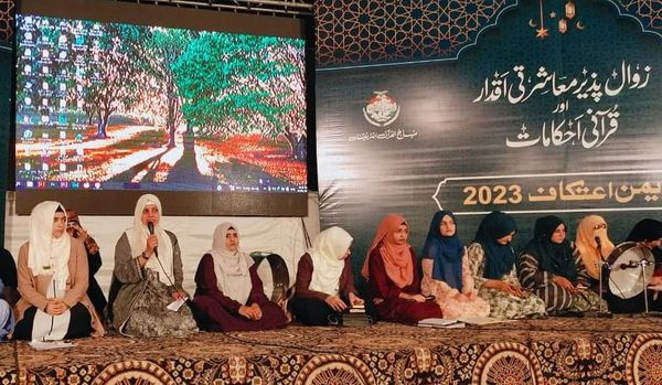 pakizaqadri's tweet photo. Dr Ghazala Qadri has joined Mehfil-e-Naat and will formally welcome all the Mutakifa'at on the first day of Itikaf today and deliver important nasiha talk.
#itikafcity2023 #WomenItikaf2023 #Purifications #kids #motivation #ramadanmubarak2023 https://t.co/tysxQ8hcA2