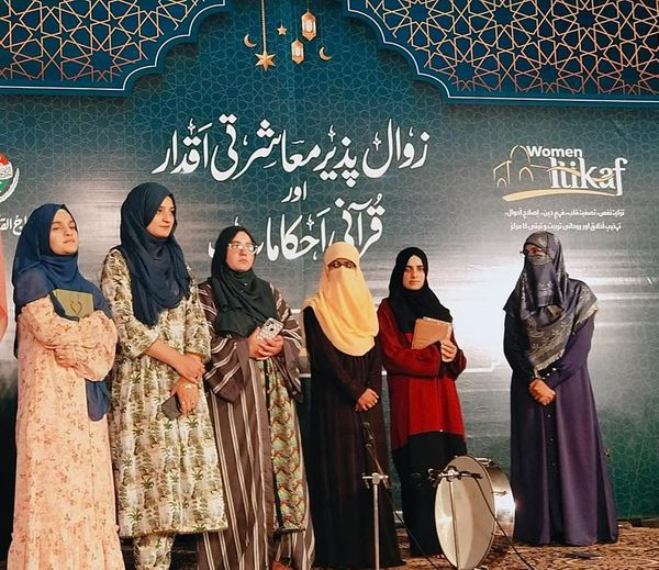 pakizaqadri's tweet photo. Dr Ghazala Qadri has joined Mehfil-e-Naat and will formally welcome all the Mutakifa'at on the first day of Itikaf today and deliver important nasiha talk.
#itikafcity2023 #WomenItikaf2023 #Purifications #kids #motivation #ramadanmubarak2023 https://t.co/tysxQ8hcA2