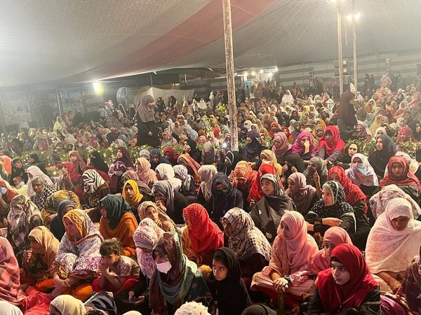 pakizaqadri's tweet photo. Dr Ghazala Qadri has joined Mehfil-e-Naat and will formally welcome all the Mutakifa'at on the first day of Itikaf today and deliver important nasiha talk.
#itikafcity2023 #WomenItikaf2023 #Purifications #kids #motivation #ramadanmubarak2023 https://t.co/tysxQ8hcA2
