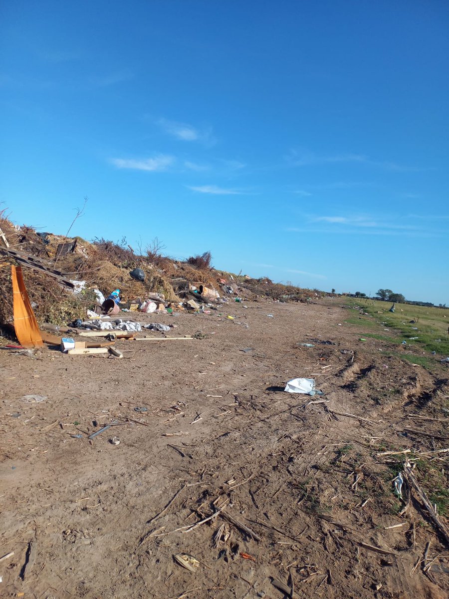 SomosRivadavias's tweet photo. Muchos vecinos al concurrir a RUCALIM o al predio de depósito de residuos mayores para depositar sus residuos, reciben por respuesta la indicación de que se dirijan a depositarlos a la zona del Club de Polo.

#ConcejoDeliberante 
#NoAlBasural https://t.co/Iw411dxQiW