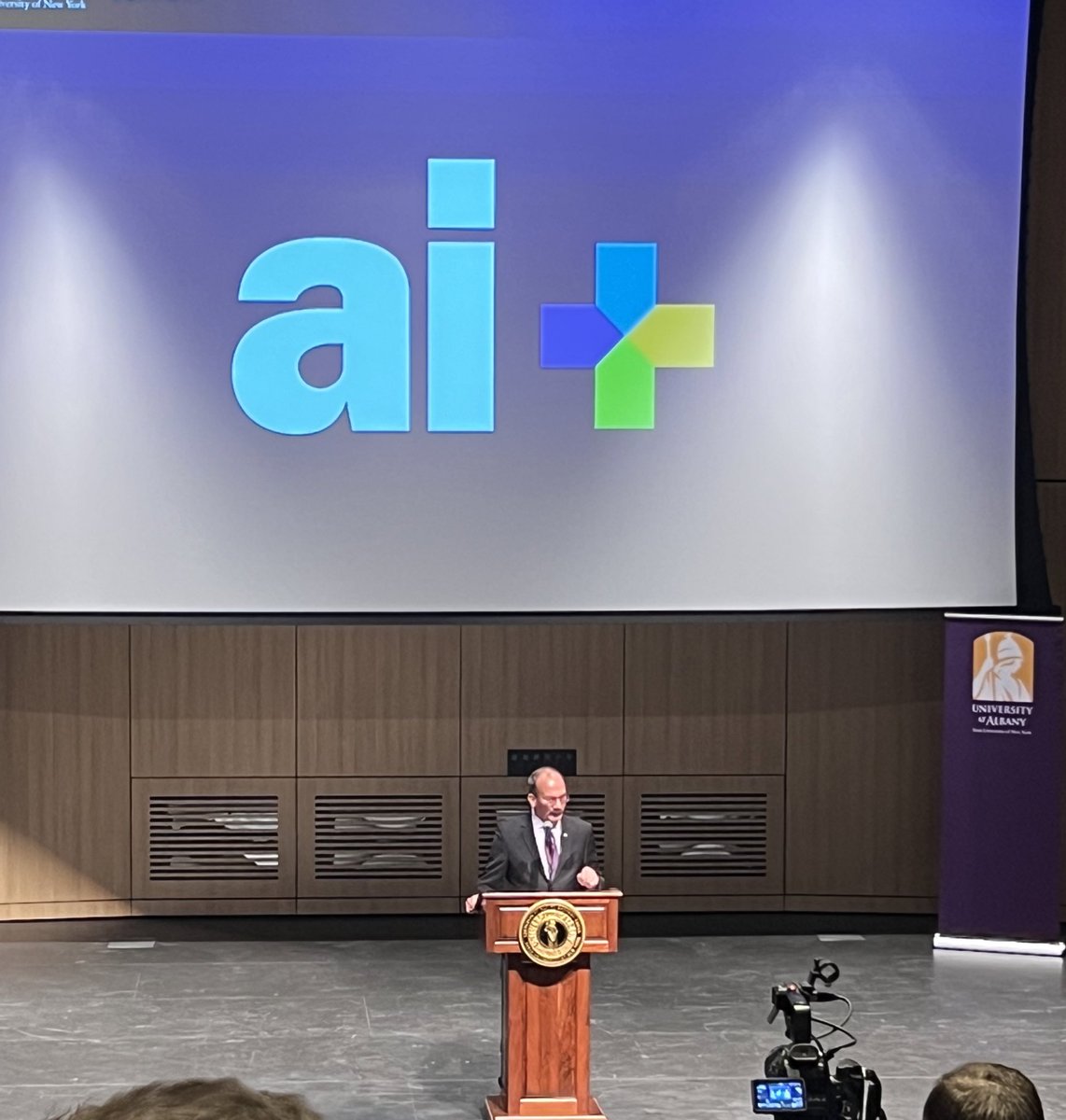 ASAGovAffairs's tweet photo. @HavidanUAlbany announces the new @ualbany “AI+” program, which will integrate artificial intelligence into all corners of the University’s academic landscape https://t.co/lEY9Qlbedr