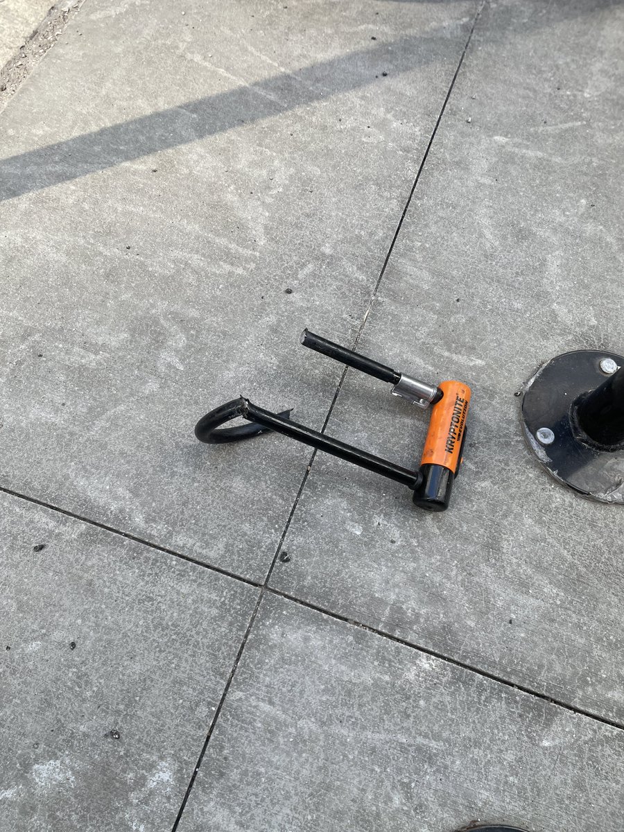 chiyclist's tweet photo. #BikeChi Spotted at Huron/St Clair outside NW hospital. My condolences to the owner. If you be biking, they be stealing. 👀 https://t.co/ncwWv6nuvv