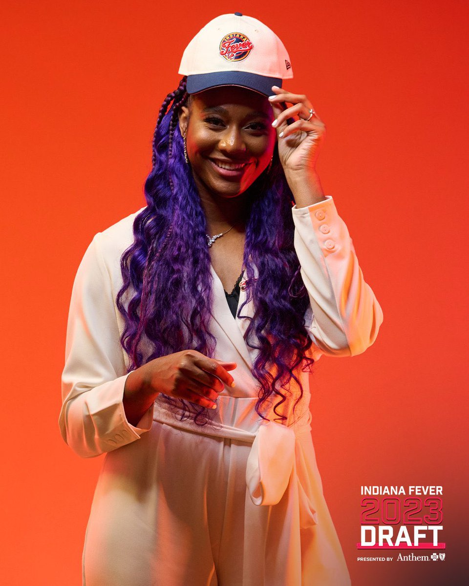 TheSkyShowCHI's tweet photo. WNBA masterclass on how to pose with a hat without wearing a hat #wnbadraft #wnbatwitter #drafthat https://t.co/EvRCWkqgcq