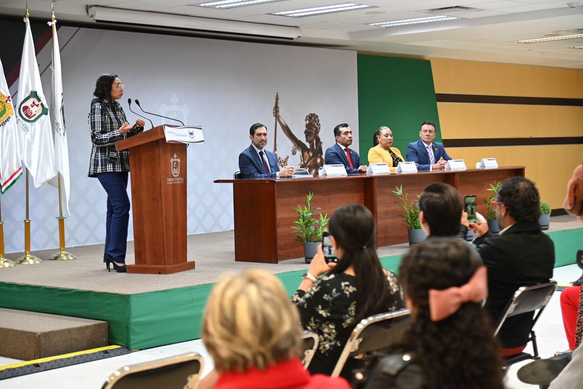 cejavOficial's tweet photo. CEJAV imparte conferencia magistral “La justicia alternativa en Veracruz”

https://t.co/MQUQpM1cHE

#juntoshagamosmasc #mascveracruz #cejav https://t.co/COOZxQMmzz