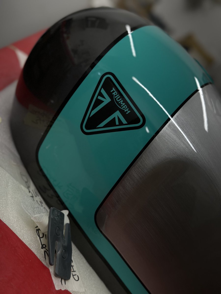 idcustom's tweet photo. #WorkshopCloseUps 👀🎨

#triumph #custompaint #customdesign https://t.co/3WiZtrNQY4