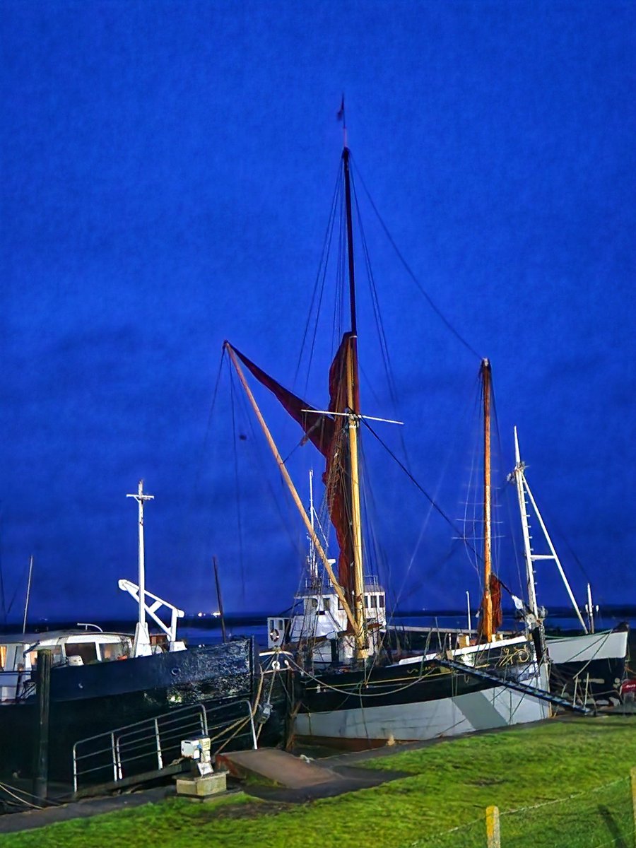 Busy evening on <a href="/CambriaTrust/">Cambria Trust</a> main gear back up