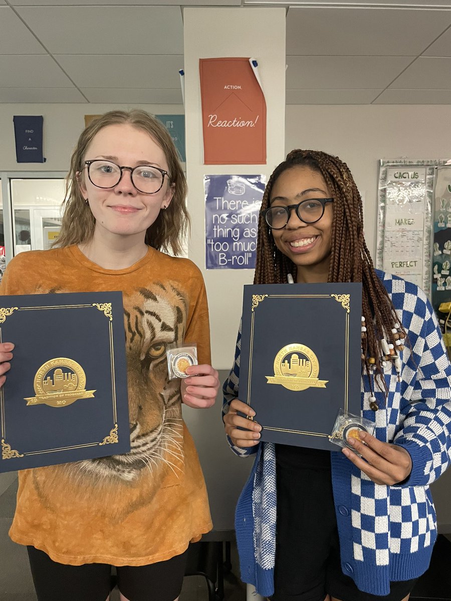 nkcspeechdebate's tweet photo. Thanks to Mayor DeLong @bryantd23 and @cityofnkc for giving proclamations and the new city coins for Jaeda and Elandrea for helping to host their candidate town hall. https://t.co/Mkw7huCPLE