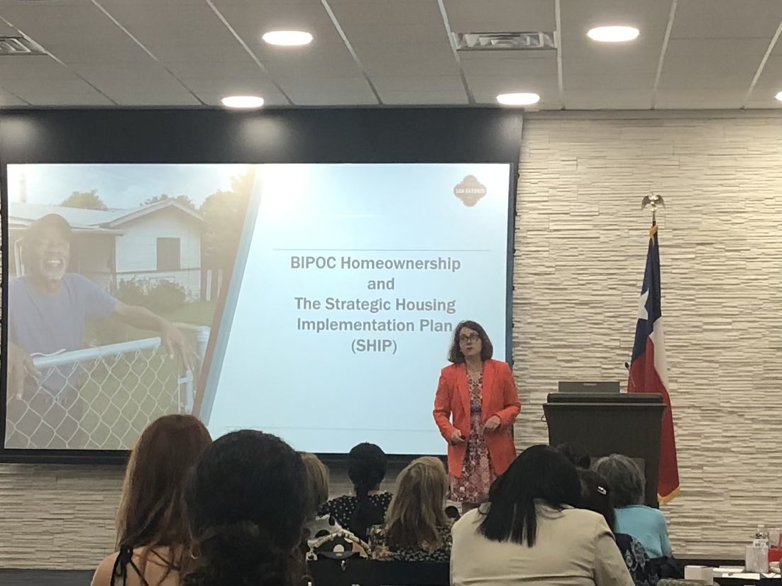 Vantage_Bank's tweet image. We proudly sponsored today’s realtor education session on the topic of #fairhousing hosted by @SABoardREALTORS and presented by @LISC_HQ .