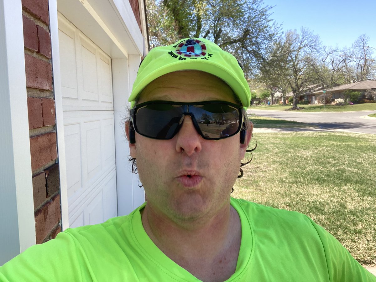 realvikingerik's tweet image. 8 miles. Tried wearing a hat. With the wind here, not my best idea. 
🎶: NIИ - Pretty Hate Machine
@runningpunks