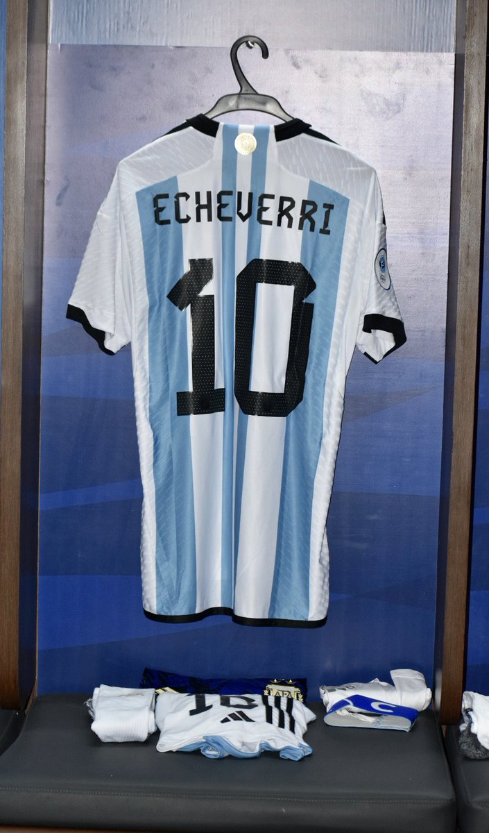 buenas gente,acabo de llegar de Facu,y me entero que argentina gana 2-0 y un gol del diablito,está imparable la bestia