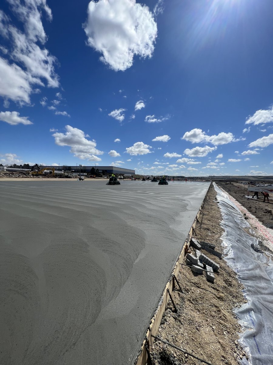 ConcreteStrateg's tweet photo. Our team is busy in Boise, ID working with Brinkmann Constructors to complete another fabulous project. We placed &amp; finished 145,000 sq. ft. of concrete in just 3 days! 2 slab on grade pours down, 2 to go. #moretothepour #concrete #concretepour #concreteconstruction #slabongrade https://t.co/5EIXrve4ZQ