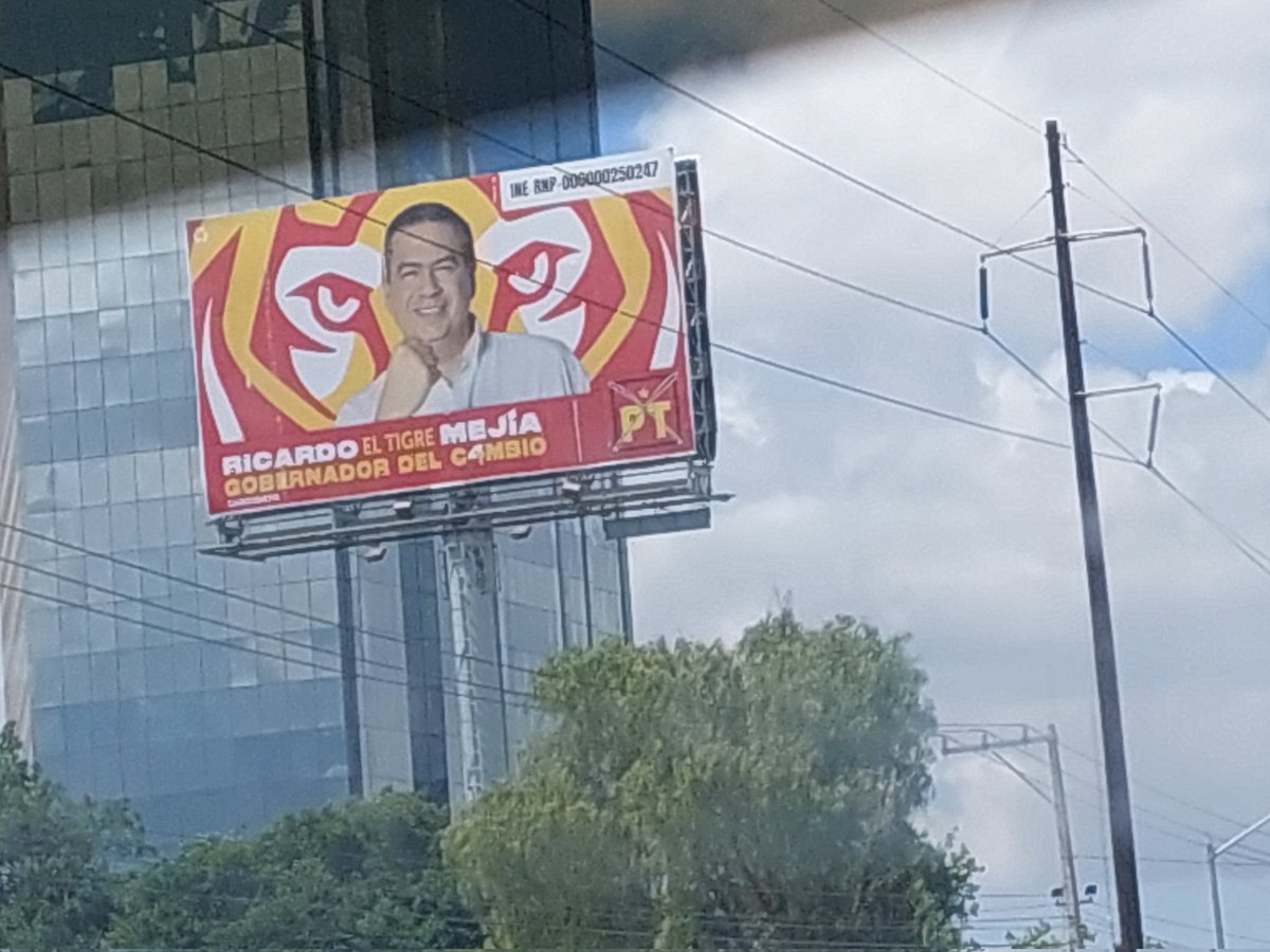 hedgarf's tweet photo. @TigresOficial es mi imaginación o un político se promociona con su logo??? https://t.co/uWrAGH6twz