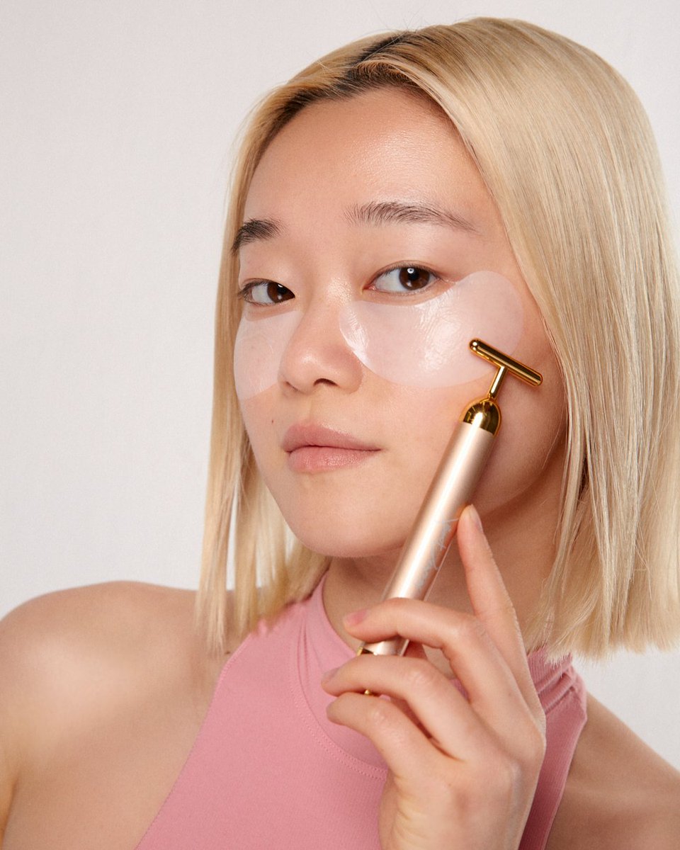 Mixturizer + Masks + My Gold Bar = your new, most-loved morning beauty routine. Apply the Mixturizer all over a clean, no-makeup-on face so the bar can smoothly glide to smooth &amp; contour. Keep my Hydrating Eye Masks on for 15-20 minutes as the vibrating Gold Bar de-puffs your und