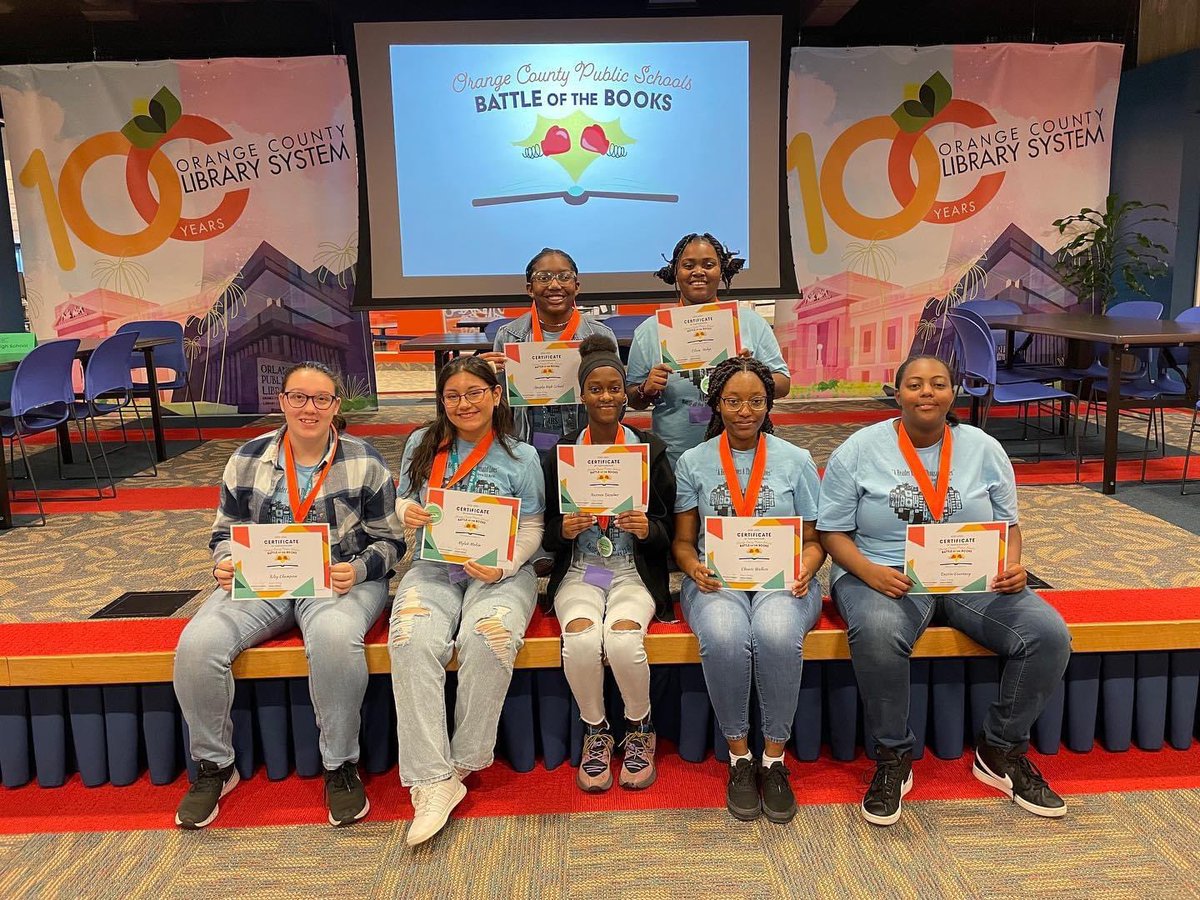 Congrats to HS Battle of the Books winners: 🥇@TCHSWolves 🥈@OcoeeKnights 🥉@ApopkaHS Thx to @CDLocps peeps for helping & @oclslibrary for hosting the event & @JMartinez_OCPS for emceeing the final battle! #OCPSReads @allikibs