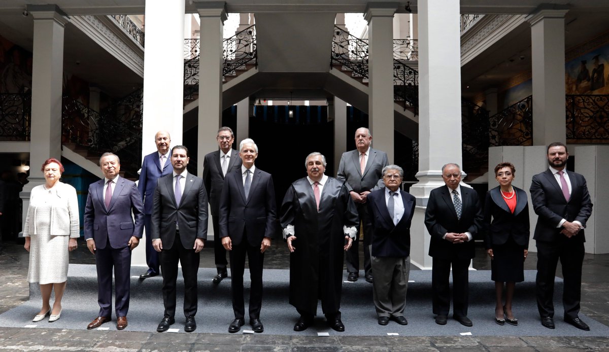 Como parte de la conmemoración por su 198 Aniversario, el Poder Judicial del Estado de México <a href="/PJEdomex/">Poder Judicial Edomex</a> entregó 10 preseas a mujeres y hombres cuya labor fortalece la impartición de justicia en nuestro estado.