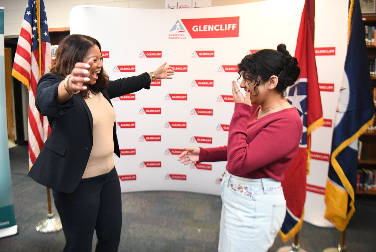 MetroSchools's tweet photo. Early College is coming to @GlencliffColts! Starting in 2024-25, students will be able to earn a degree from @NashvilleState at the same time as they’re earning their MNPS diploma. This partnership means new opportunities for students. #BetterTogether https://t.co/bCGjf8RY17 https://t.co/p3f98zbxEr