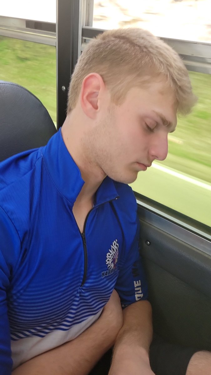 gaedrr's tweet photo. Meet Day! That means puff is sleeping!😤 https://t.co/H3e9dhHBuF