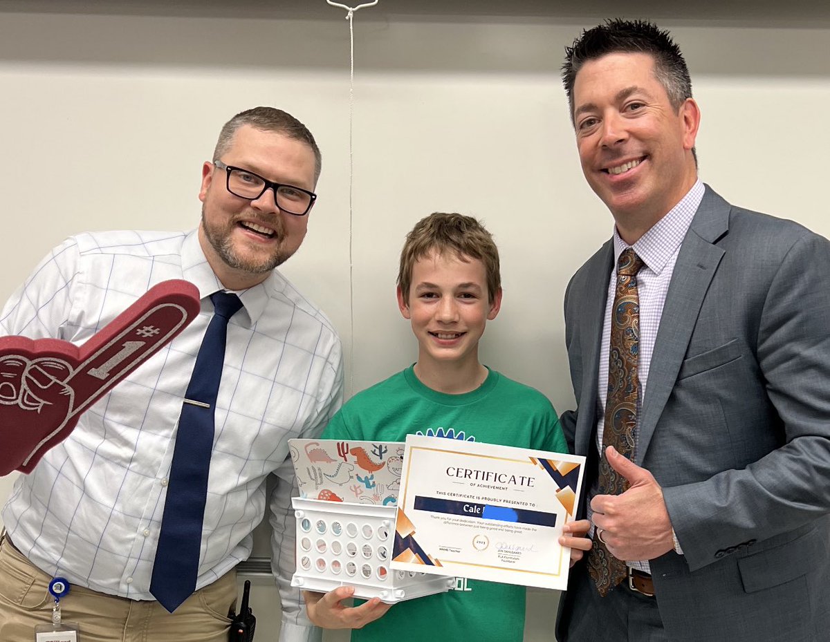 Lots of energy from peers supporting Cale <a href="/NMS_Mustangs/">North Middle School</a>, our Grade 7 Creative Writing Winner for Hexter 5! Cale submitted an awesome video production for his competition entry. #Proud2bMPS <a href="/JSchwartzMPS/">John Schwartz</a>