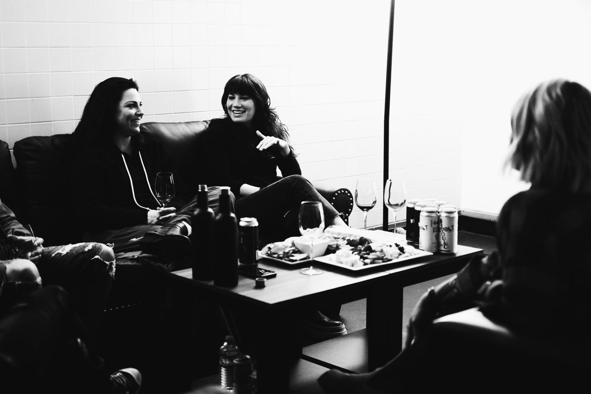 REVOLTWines's tweet photo. How about a HEADLINERS UNTAPPED featuring the iconic @evanescence ?? 🖤
Coming soon…
📷: Sydney Valiente
.
.
.
#supportlocalmusic #sdmusic #sandiegomusic #
#localmusician #sandiegolife #sd #sandiegogram #supportlocalsd #winelover #vino https://t.co/f6VcrekAxB