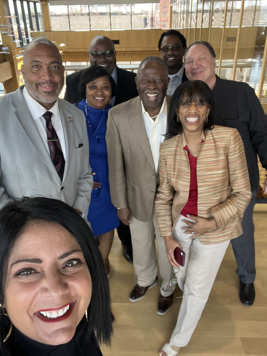 lilliankuri's tweet photo. Was wonderful to tour the @CleveFoundation HQ with Council President Blaine Griffin @Griff4CLE6 ❗️@CRHillJohnson https://t.co/XhRNapmEB1