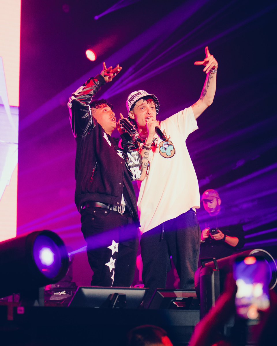 CROM_MAGAZINE's tweet image. #PesoPluma se va de Gira 🌍🏅🈂️
Surprise guests included Eduin Caz, Yng Lvcas, Eslabon Armado, Blessed and Alemán 

@BeckyGMexico2 @MxAlemanMx @BlessdOficial @EslabonArmad0 
crommagazine.com/vitaly-source-…