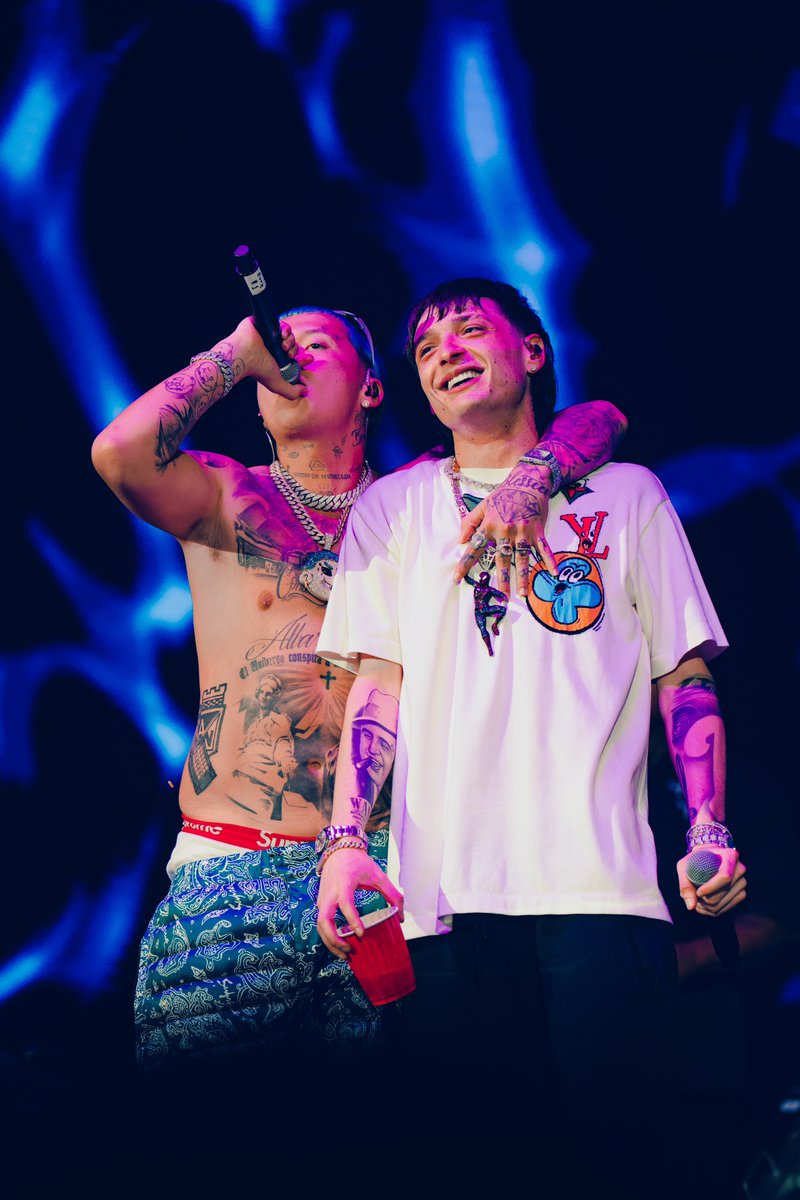 CROM_MAGAZINE's tweet image. #PesoPluma se va de Gira 🌍🏅🈂️
Surprise guests included Eduin Caz, Yng Lvcas, Eslabon Armado, Blessed and Alemán 

@BeckyGMexico2 @MxAlemanMx @BlessdOficial @EslabonArmad0 
crommagazine.com/vitaly-source-…