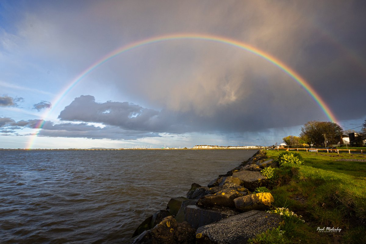 Rainbow over Malhide Village 

#rainbow #malahide <a href="/deric_tv/">Deric</a> <a href="/the_full_irish_/">The Full Irish 🇮🇪</a>