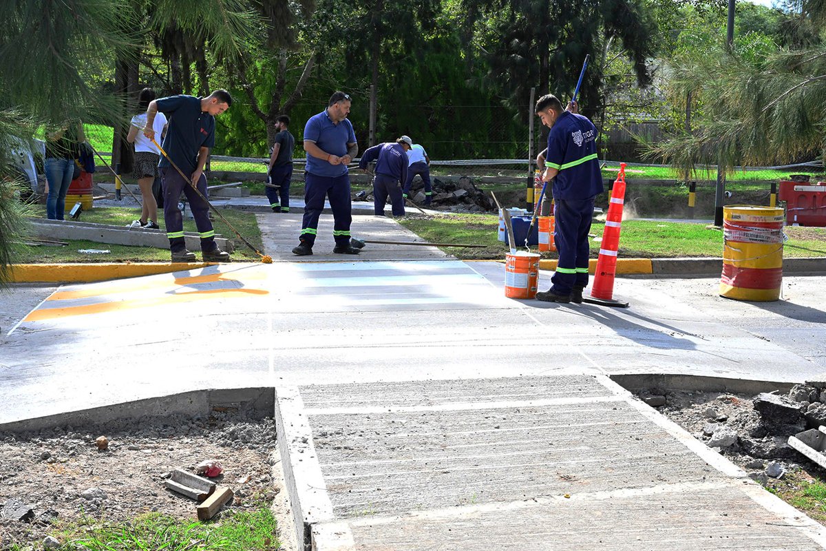 ZamoraJulio's tweet photo. Estuvimos en #Benavídez, donde reemplazamos 250 artefactos de sodio por luces led de 180 watts sobre la Av. Dean Funes. También colocamos reductores de velocidad sobre el Boulevard de Todos los Santos, sumado a 700 mts de nuevas veredas vecinales.
#RecorriendoTigre. https://t.co/uSc3v7Cr27