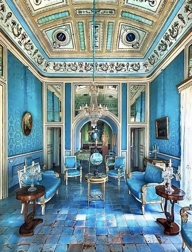 licausilvana's tweet photo. 📸Interno del #Palazzo Di Lorenzo del Castelluccio, (1782); si trova a #Noto in via Cavour numero 10.
È uno dei più importanti #palazzi nobiliari della città, ricostruito in stile #neoclassico alla fine del XVIII secolo per la famiglia Di Lorenzo, i #marchesi del #Castelluccio… https://t.co/zxHcW4n02m