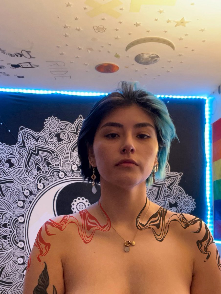 iameliofernan's tweet photo. Ce que j’ai demandé 
Ce que la graphiste m’a fait
Le tatoueur
Le tatouage 🥹 https://t.co/3wWxgKazht