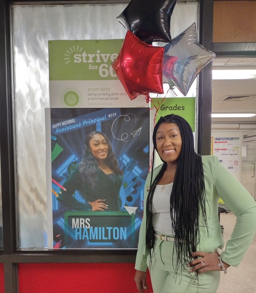 Mrs. Hamilton is the best in @ChiPubSchools !! 

#apweek23 #thebestarewithcps #BlackGirlMagic #educator #RepresentationMatters